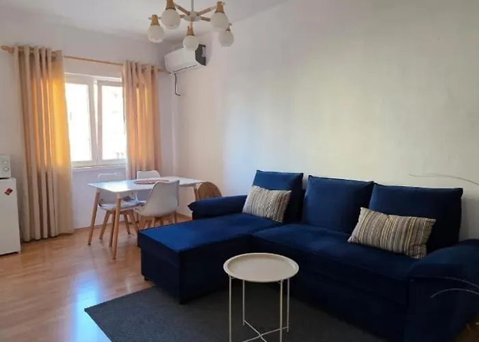 The Writers' Neighbor Apartamento Tirana