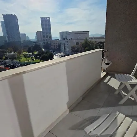 The Writers' Neighbor Apartamento Tirana