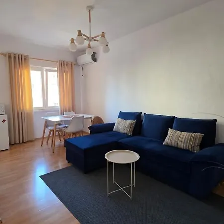 The Writers' Neighbor Apartamento Tirana