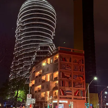 The Writers' Neighbor Apartamento Tirana